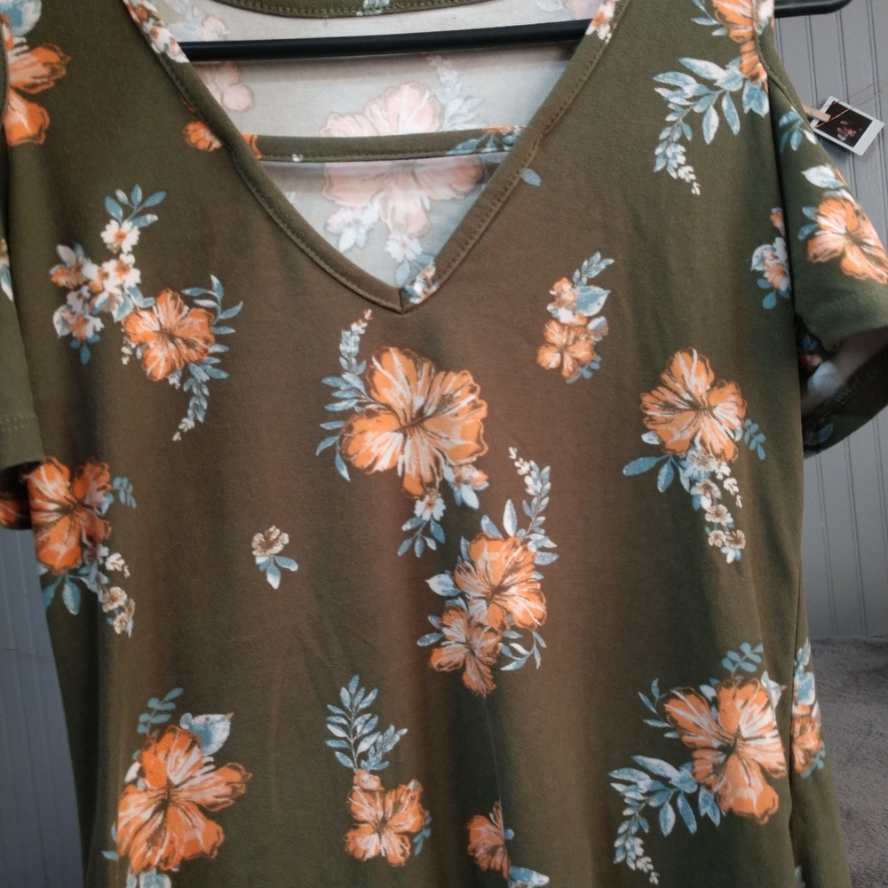 Floral tank top with cut out